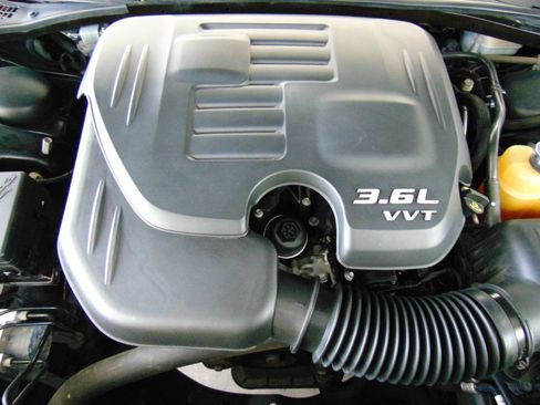 Used 2015 Dodge Challenger SXT Plus w/ Driver Convenience Group image 19