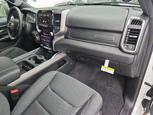 New 2026 RAM 1500 4x4 Crew Cab image 17