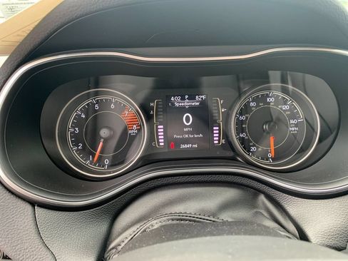 Used 2019 Jeep Cherokee Latitude Plus AWD/4WD image 27