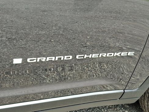 New 2025 Jeep Grand Cherokee L Limited image 18