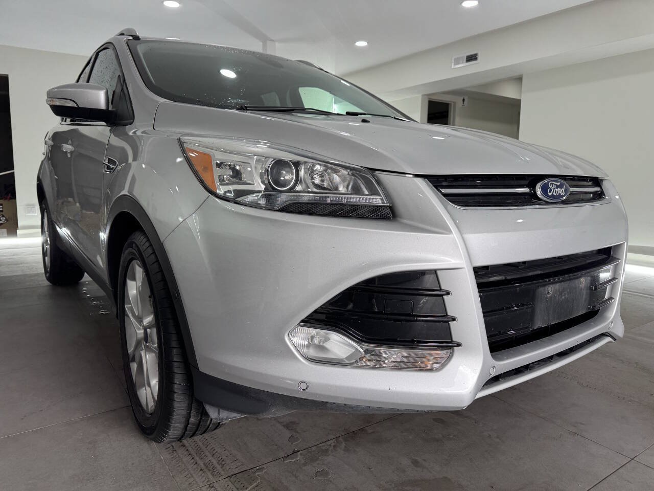 Used 2015 Ford Escape Titanium w/ Equipment Group 301A AWD/4WD image 8