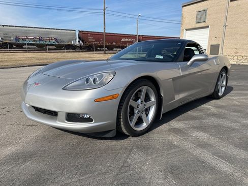 Used 2007 Chevrolet Corvette Coupe w/ Preferred Equipment Group image 3