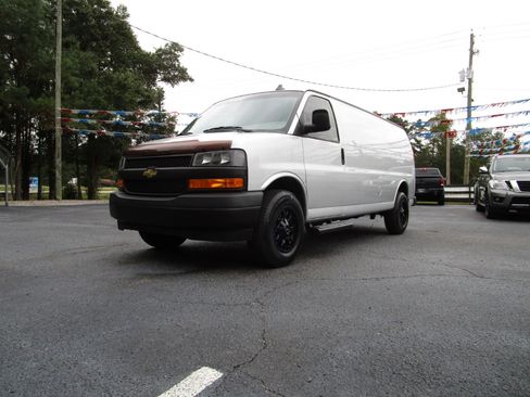 Used 2022 Chevrolet Express 2500 Extended w/ Driver Convenience Package image 3