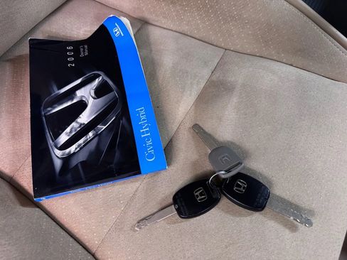 Used 2006 Honda Civic Hybrid Sedan image 19