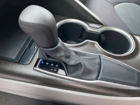 Used 2021 Toyota Camry LE FWD image 31