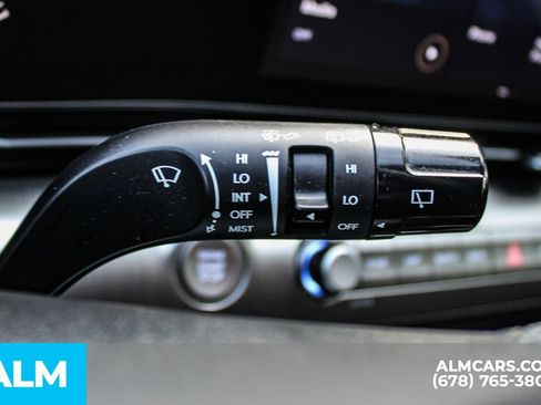 Used 2025 Hyundai Kona SEL FWD image 30