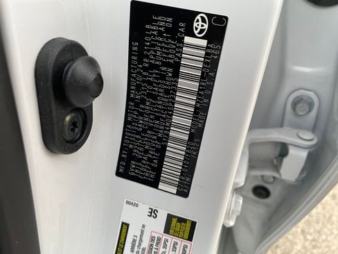 Used 2025 Toyota Corolla LE image 28