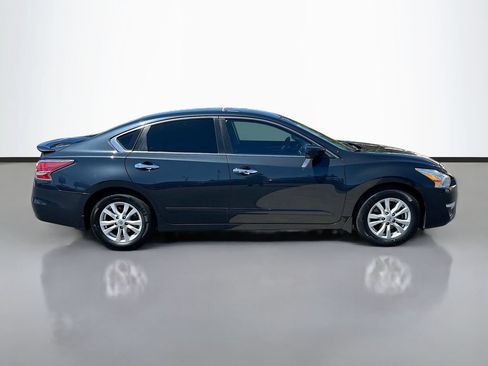 Used 2014 Nissan Altima 2.5 S w/ Sport Value Package FWD image 4