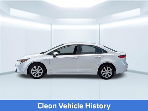 Used 2024 Toyota Corolla LE FWD image 2