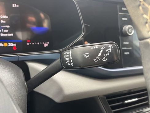 Used 2023 Volkswagen Taos SE image 18