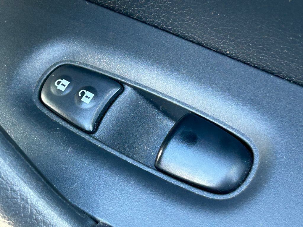 Used 2018 Nissan Rogue SV AWD/4WD image 69