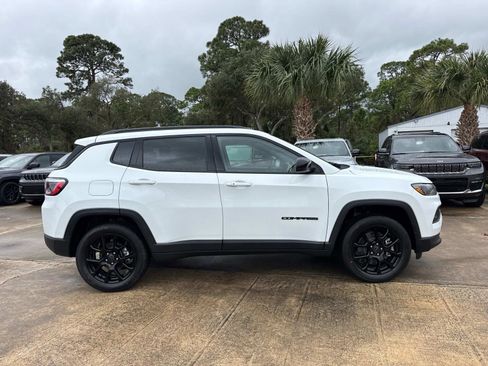 New 2026 Jeep Compass Latitude image 2