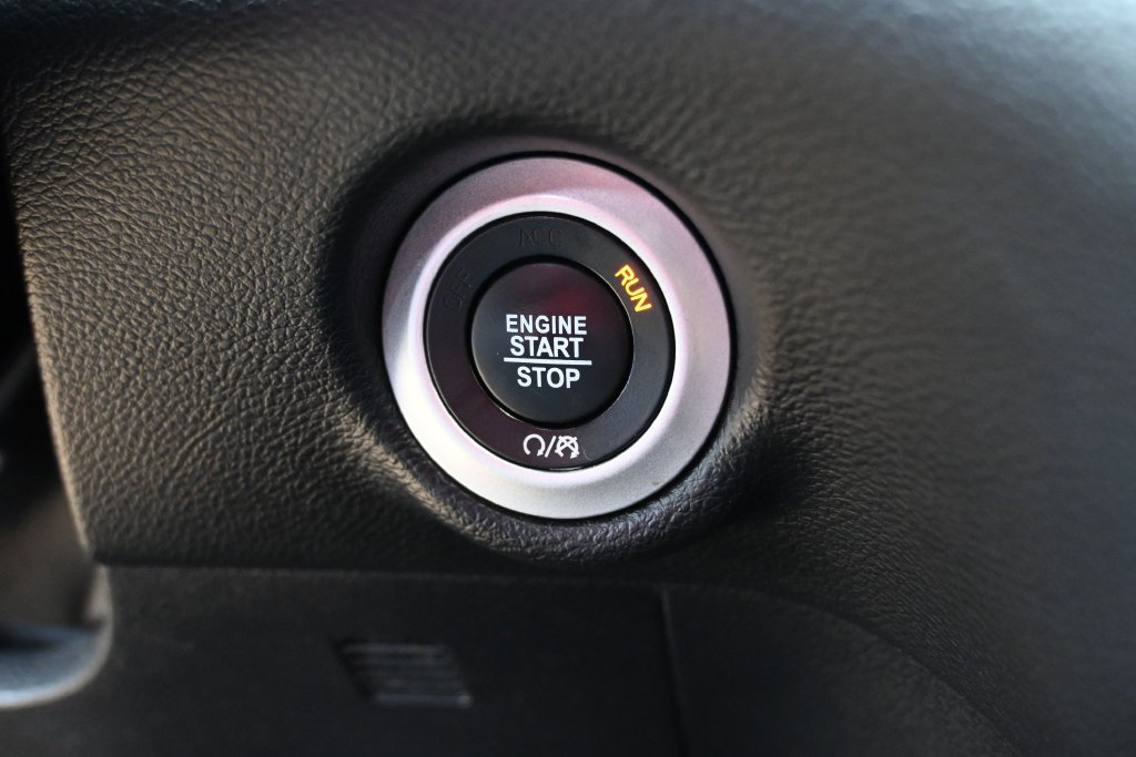 Used 2025 Chrysler Pacifica Select FWD image 23