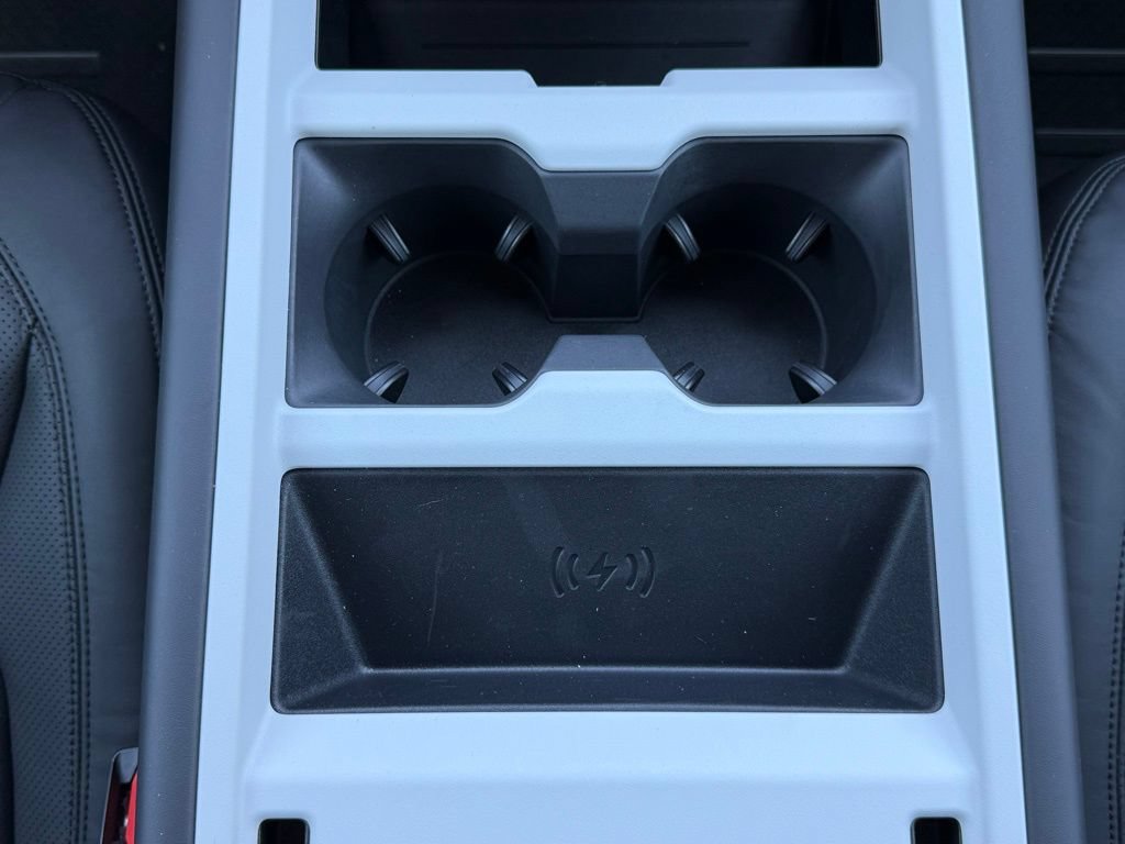 New 2026 Land Rover Defender 130 X-Dynamic SE AWD/4WD image 22