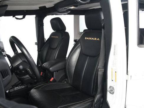 Used 2014 Jeep Wrangler Unlimited Sahara AWD/4WD image 12