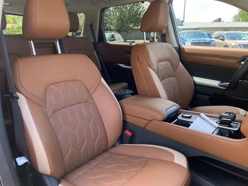 New 2026 Nissan Pathfinder Platinum w/ Cargo Package AWD/4WD image 9