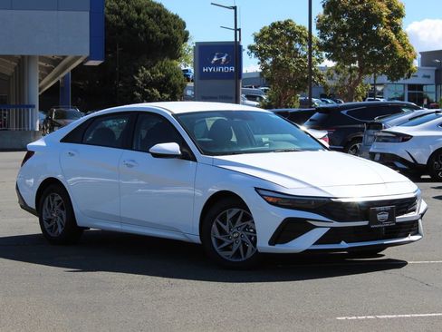 New 2026 Hyundai Elantra Hybrid FWD image 1