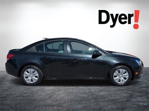 Used 2014 Chevrolet Cruze LS image 2