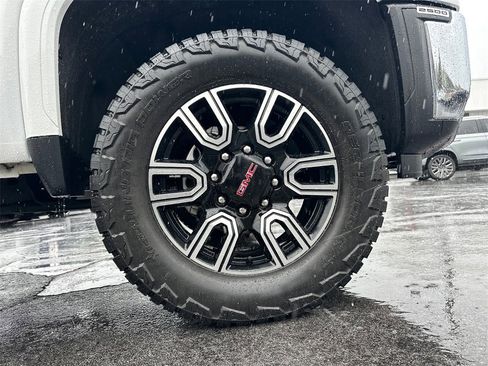 Used 2024 GMC Sierra 2500 SLT w/ SLT Premium Package image 13