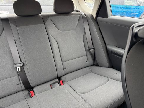 Used 2025 Kia K4 LXS image 38