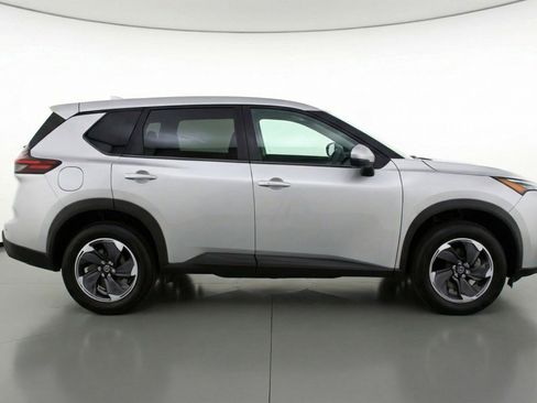 Used 2025 Nissan Rogue SV image 8