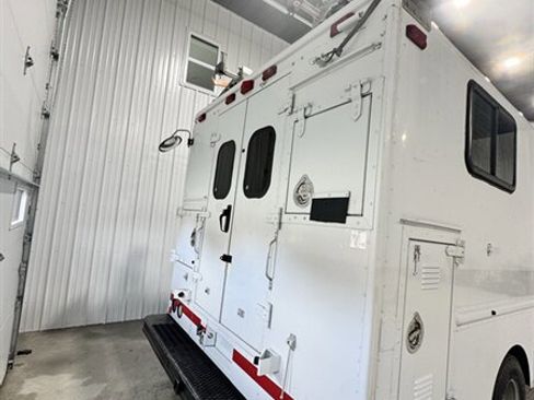 Used 2009 Chevrolet Express 3500 RWD image 9