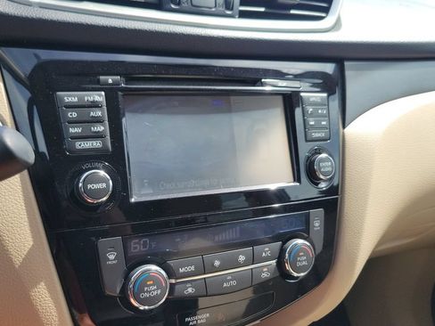 Used 2016 Nissan Rogue SV w/ SV Premium Package FWD image 17