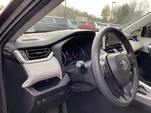 Used 2019 Toyota RAV4 XLE image 9