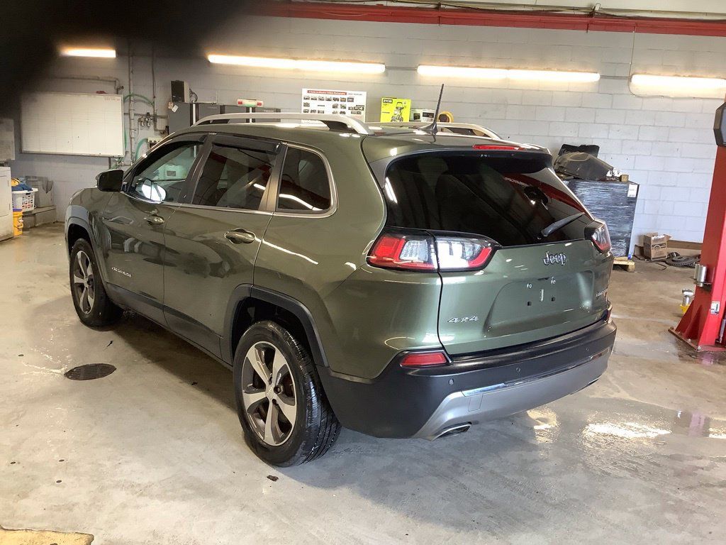 Used 2019 Jeep Cherokee Limited AWD/4WD image 3
