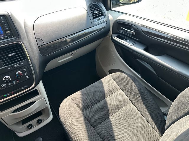 Used 2018 Dodge Grand Caravan SE w/ UConnect Hands-Free Group FWD image 23