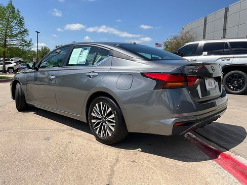 Used 2025 Nissan Altima 2.5 SV image 8