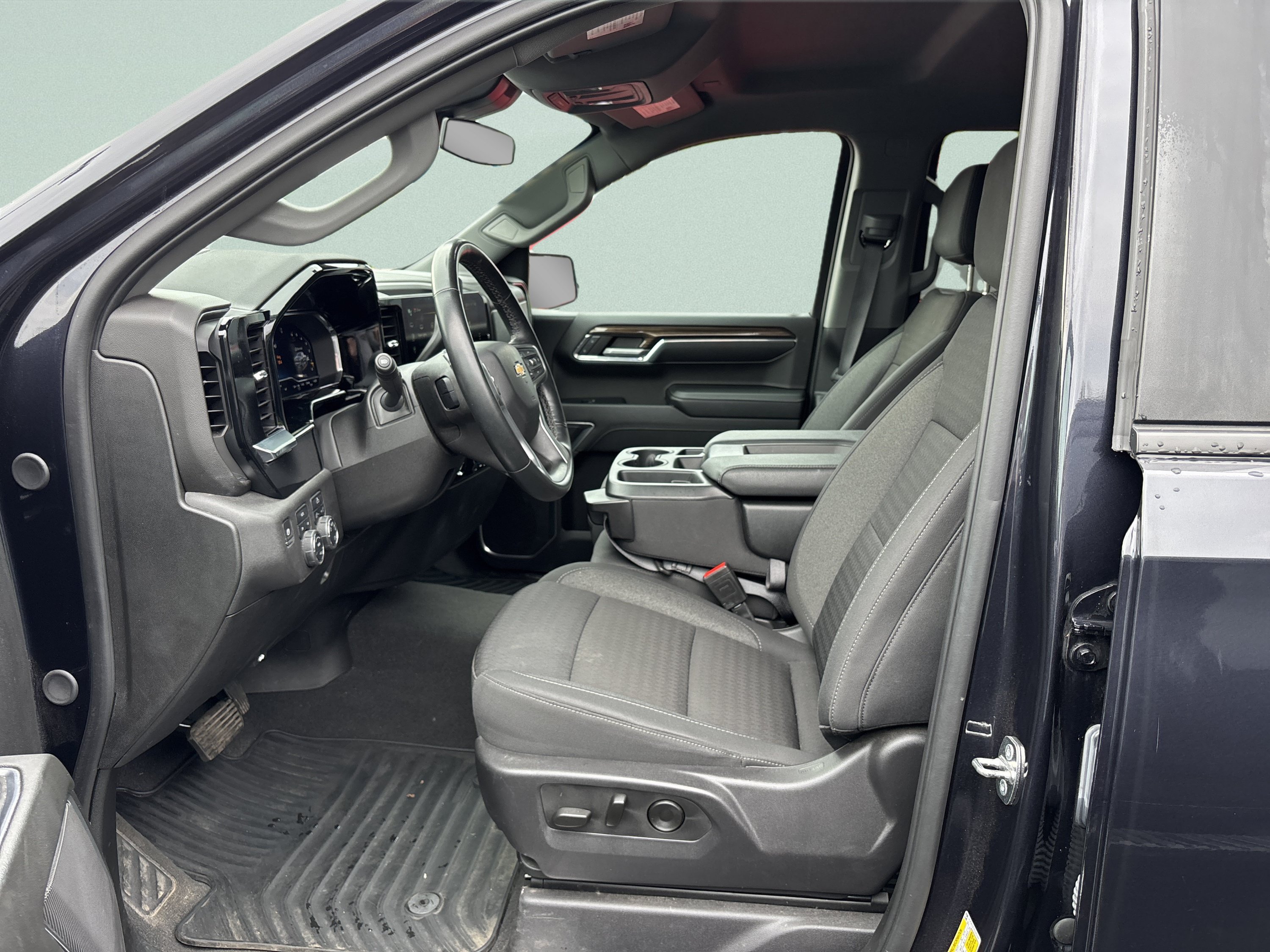 Used 2024 Chevrolet Silverado 1500 LT AWD/4WD image 10