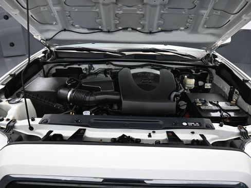 Used 2017 Toyota Tacoma SR5 image 46