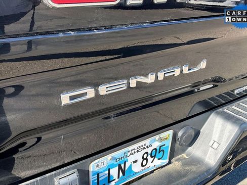 Used 2022 GMC Sierra 2500 Denali w/ Denali Black Diamond Edition image 13