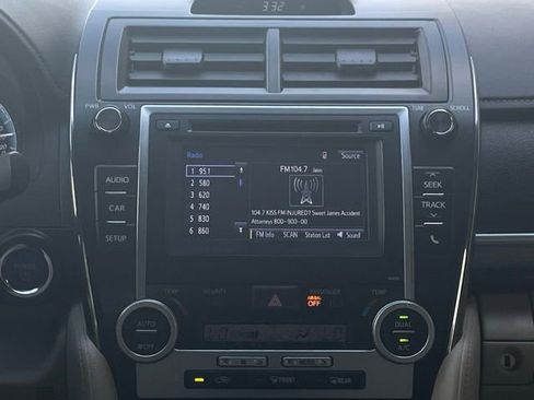 Used 2014 Toyota Camry LE image 9