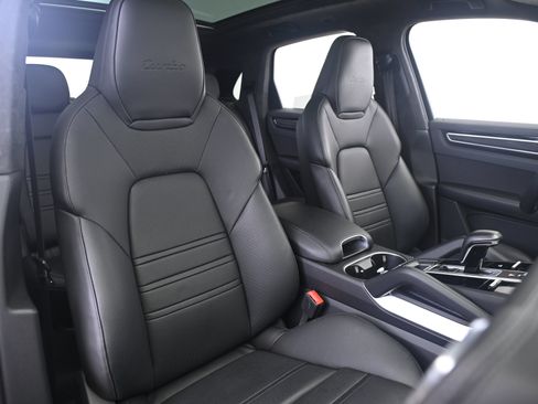 Used 2023 Porsche Cayenne Turbo AWD/4WD image 24