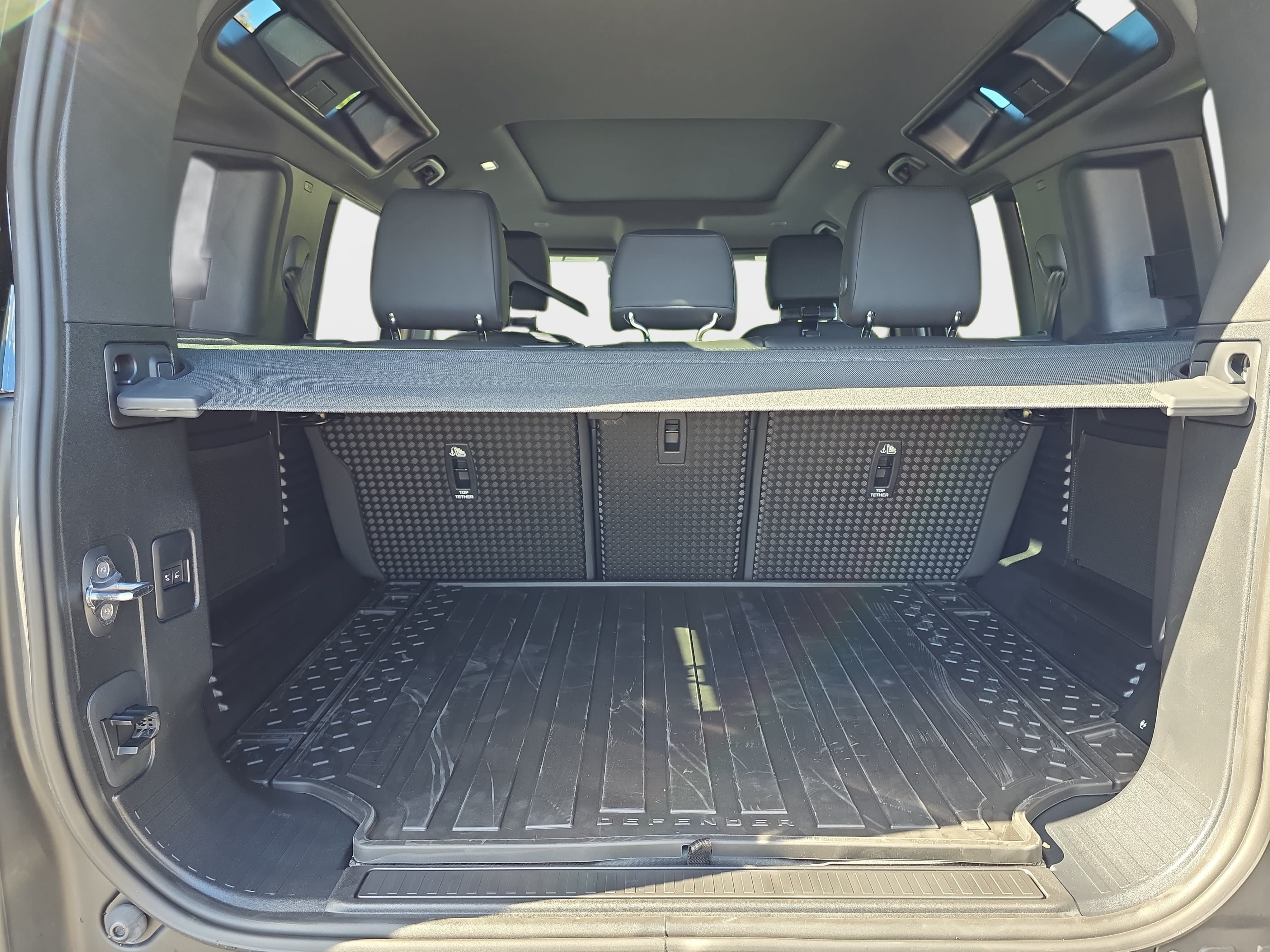 New 2026 Land Rover Defender 110 X-Dynamic SE AWD/4WD image 12