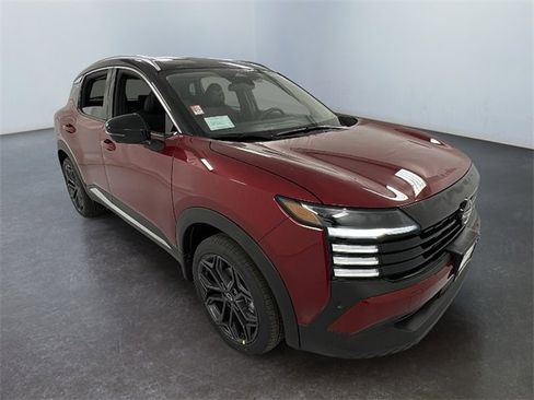 Used 2025 Nissan Kicks SR w/ Illumination Package image 1