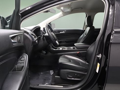 Used 2022 Ford Edge Titanium AWD/4WD image 11