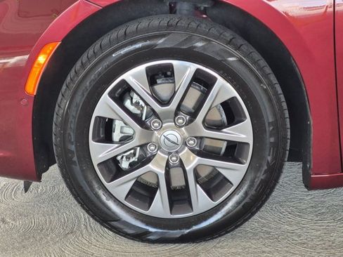 Used 2023 Chrysler Pacifica Pinnacle FWD image 26