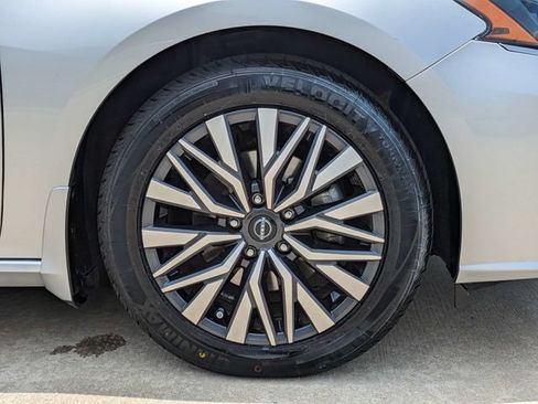 Used 2023 Nissan Altima 2.5 SV FWD image 12