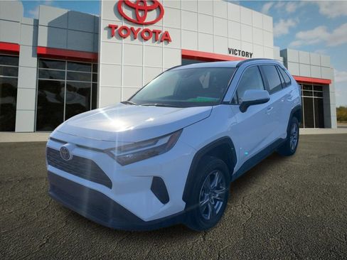 Used 2025 Toyota RAV4 XLE AWD/4WD image 7