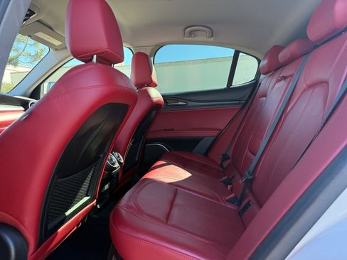 Used 2019 Alfa Romeo Stelvio image 15