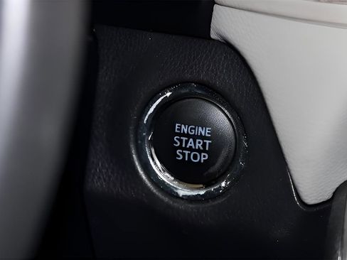 Used 2020 Toyota RAV4 XLE Premium image 29