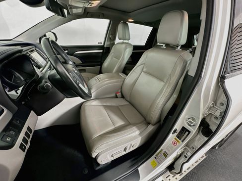 Used 2018 Toyota Highlander XLE w/ Protection Package #3 AWD/4WD image 13