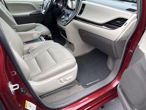 Used 2015 Toyota Sienna XLE 8 Passenger 4dr Mini Van image 27