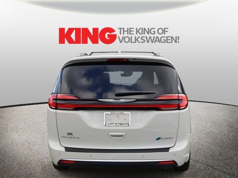 Used 2021 Chrysler Pacifica Pinnacle image 4
