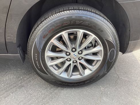 Used 2024 Buick Enclave Premium image 25