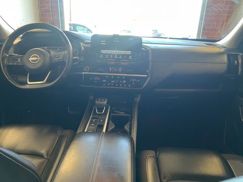 Used 2022 Nissan Pathfinder SL w/ Lighting Package (N92) FWD image 28