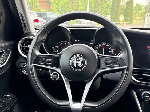 Used 2019 Alfa Romeo Giulia w/ Quick Order Package 22K Sport RWD image 10